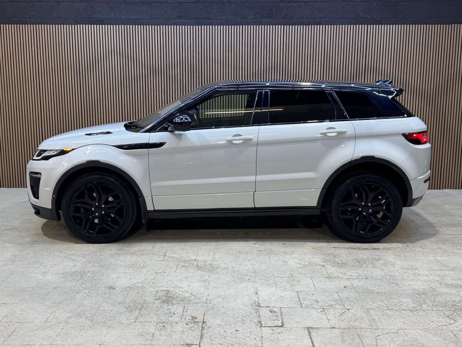Used Land Rover Range Rover Evoque 2017 for sale - 77101107: Photo 25