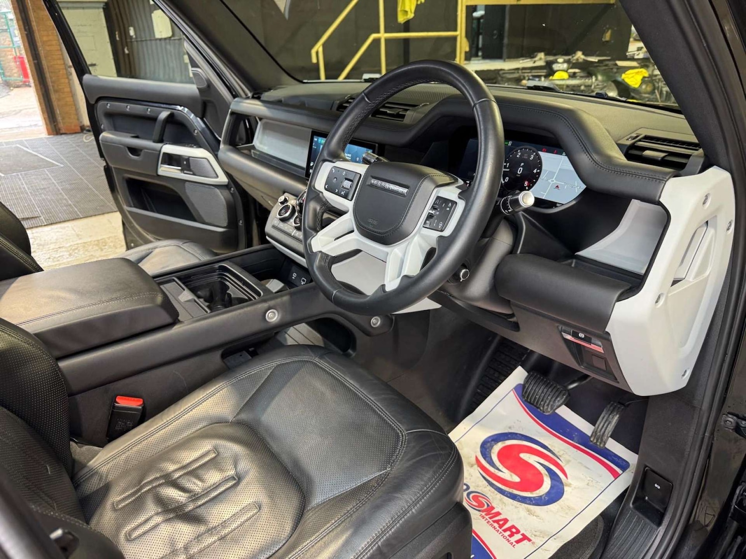 Used Land Rover Defender 2020 for sale - 77765794: Photo 3