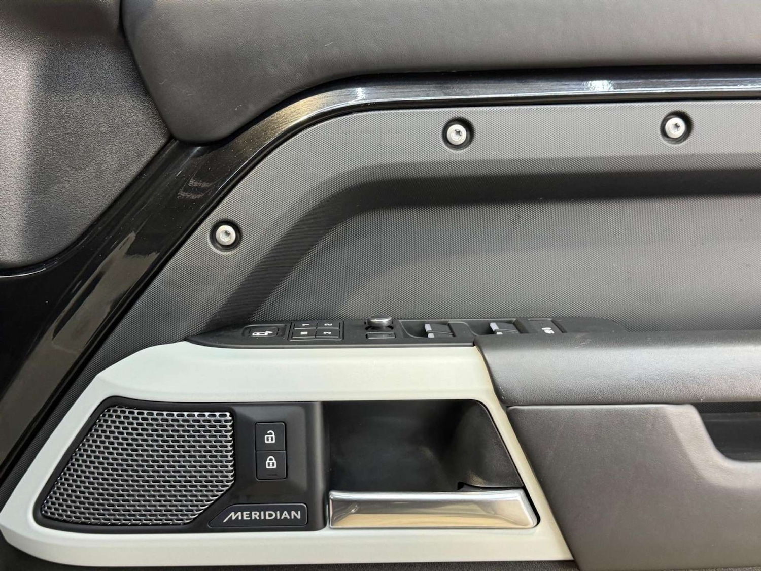 Used Land Rover Defender 2020 for sale - 77765794: Photo 63