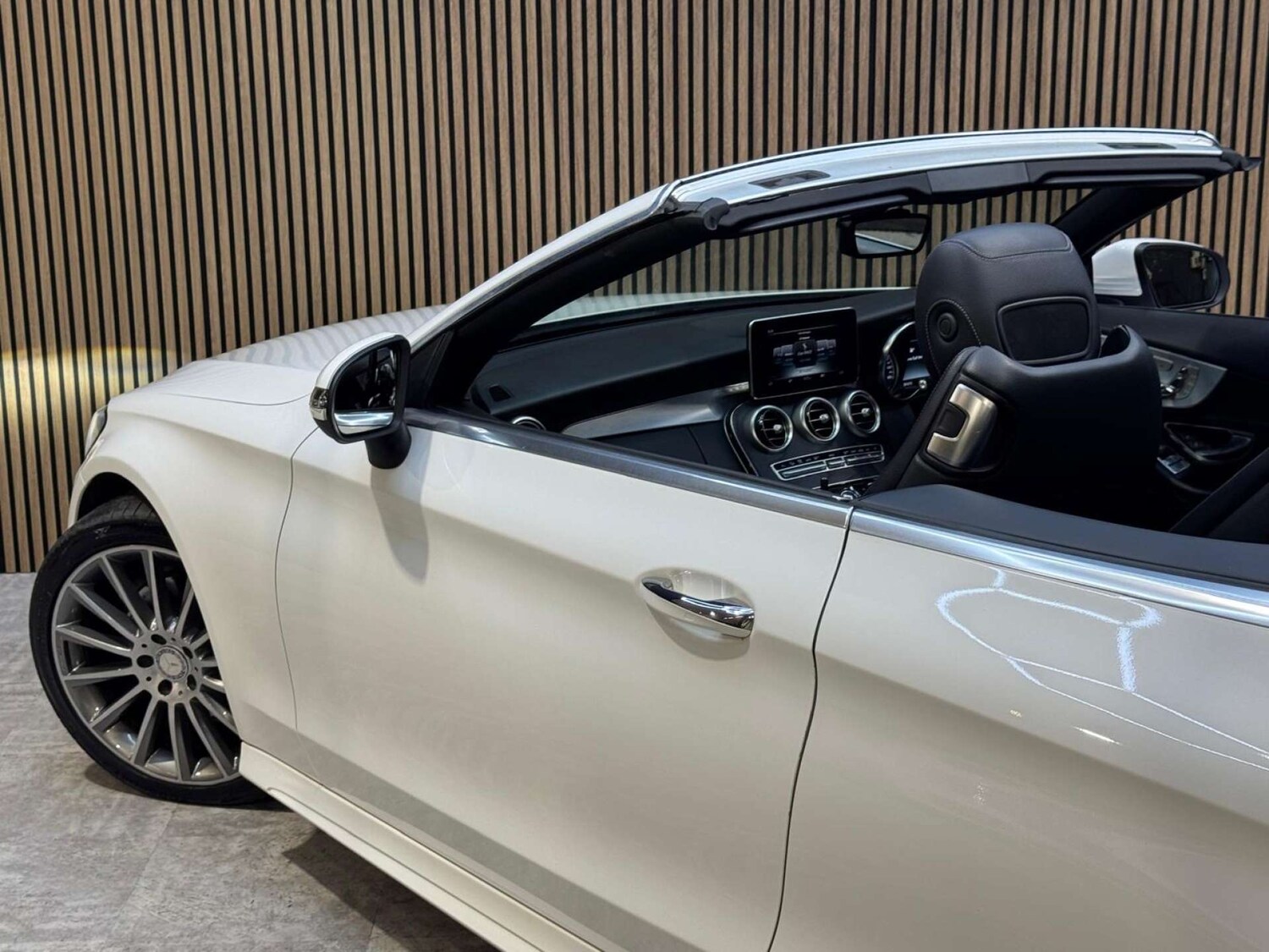 Used Mercedes-Benz C Class 2017 for sale - 77946335: Photo 32