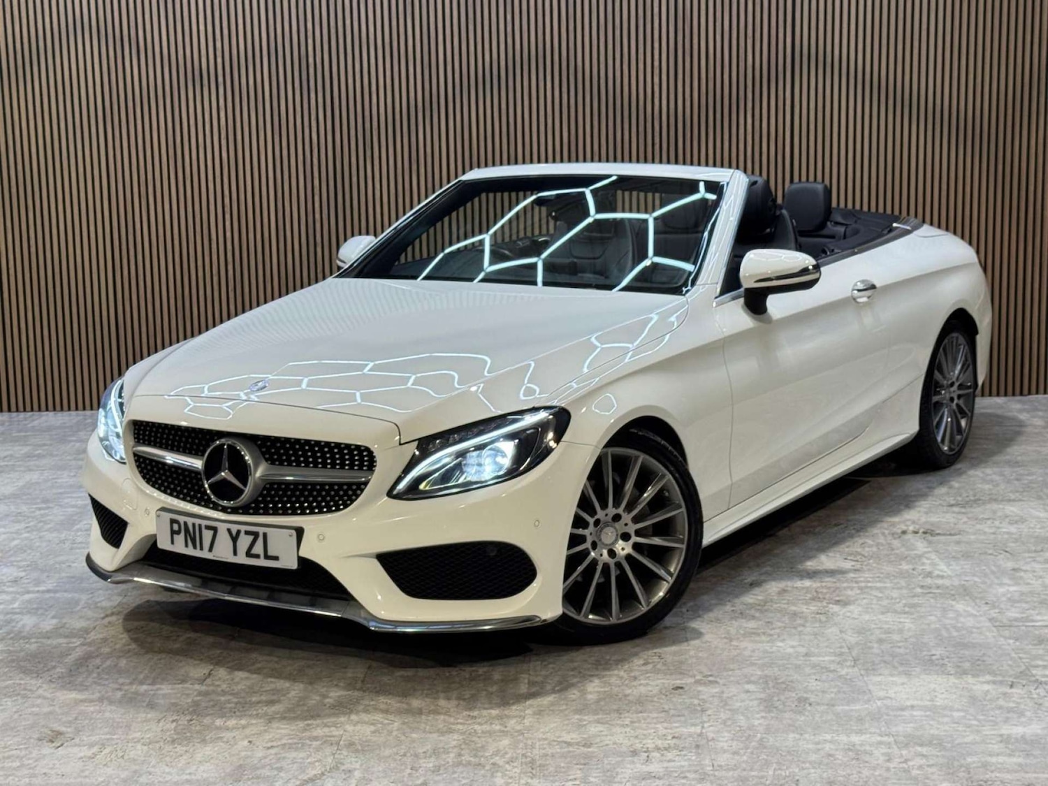 Used Mercedes-Benz C Class 2017 for sale - 77946335: Photo 4