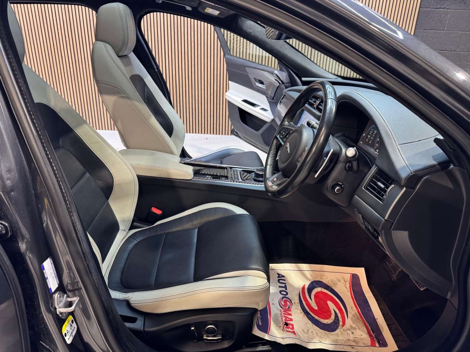 Used Jaguar XF 2018 for sale - 76919174: Photo 12