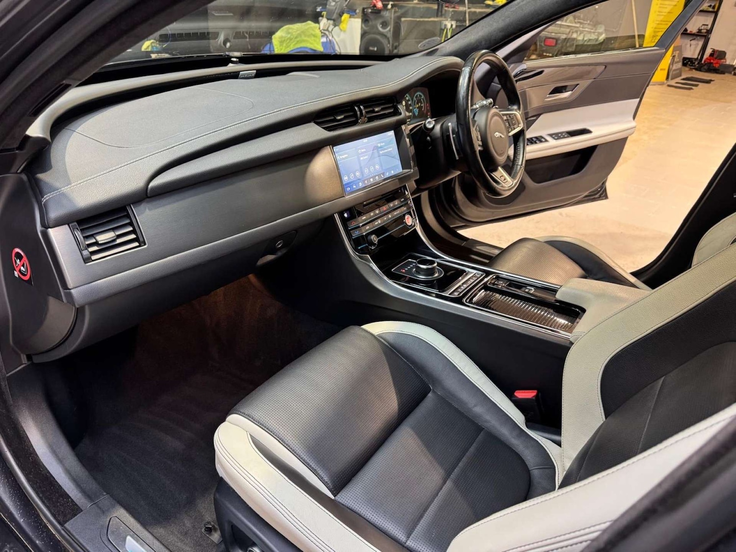 Used Jaguar XF 2018 for sale - 76919174: Photo 25