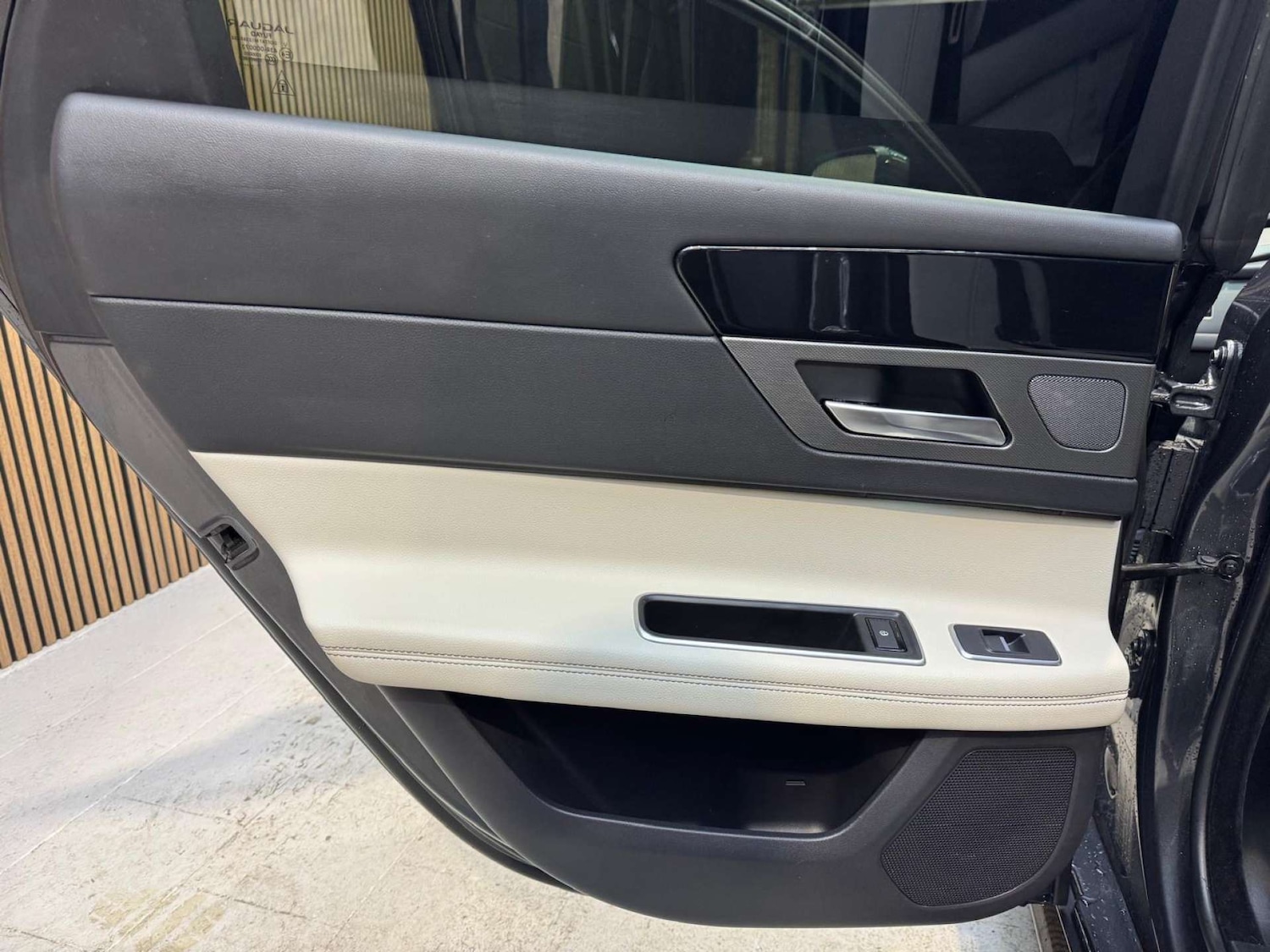 Used Jaguar XF 2018 for sale - 76919174: Photo 26