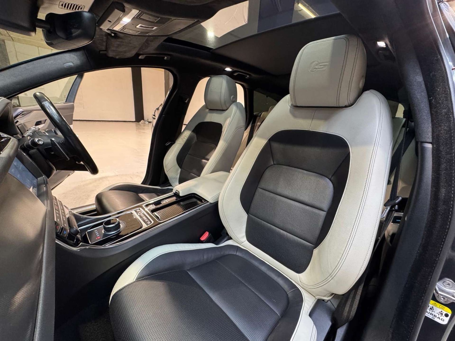 Used Jaguar XF 2018 for sale - 76919174: Photo 28