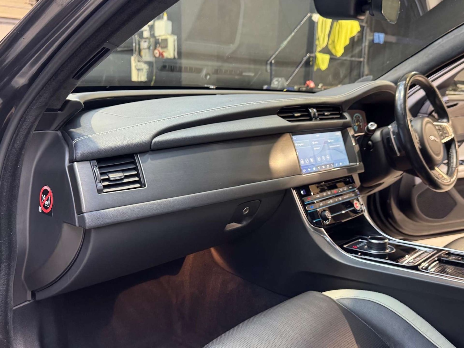 Used Jaguar XF 2018 for sale - 76919174: Photo 32