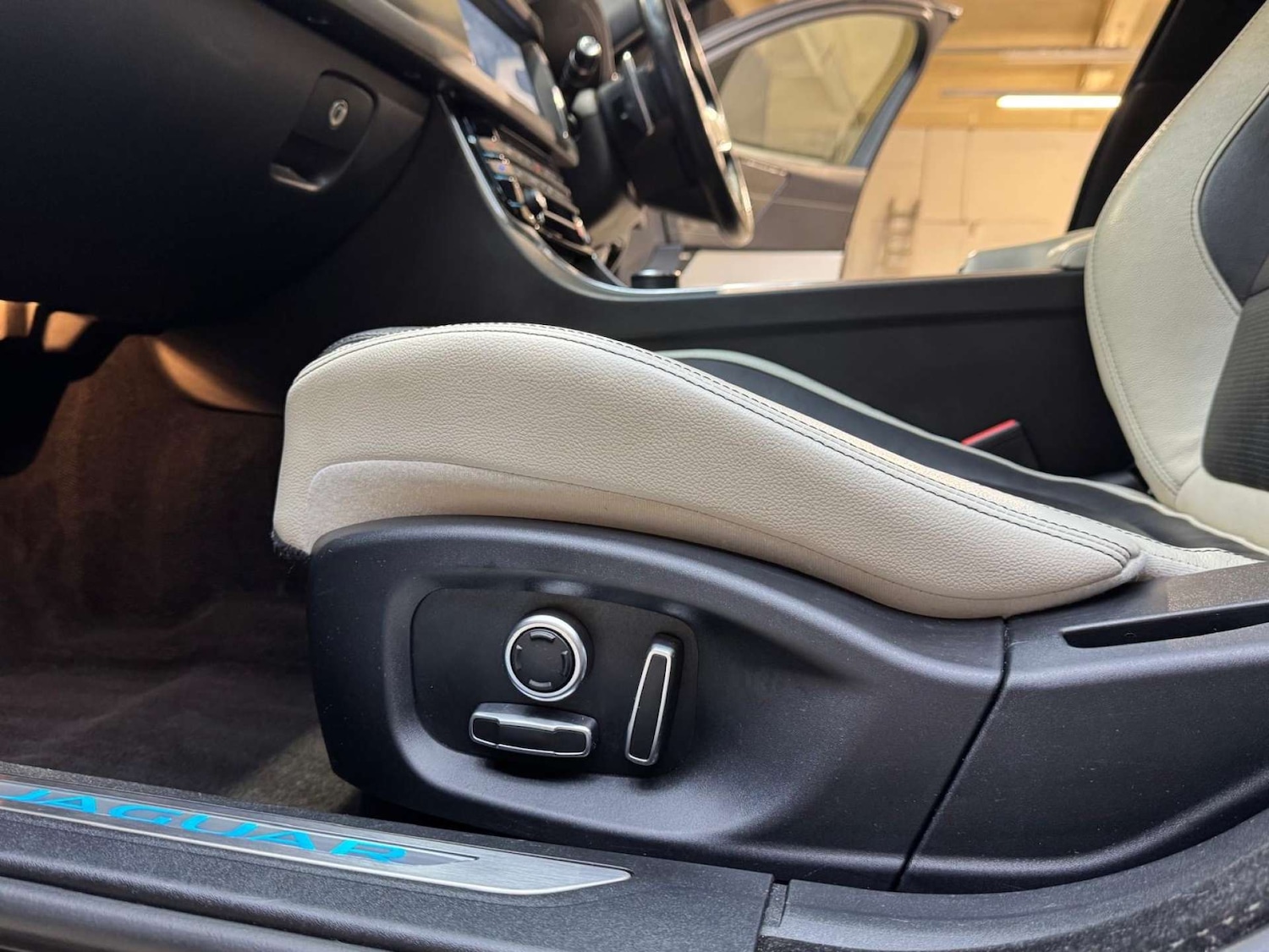 Used Jaguar XF 2018 for sale - 76919174: Photo 33