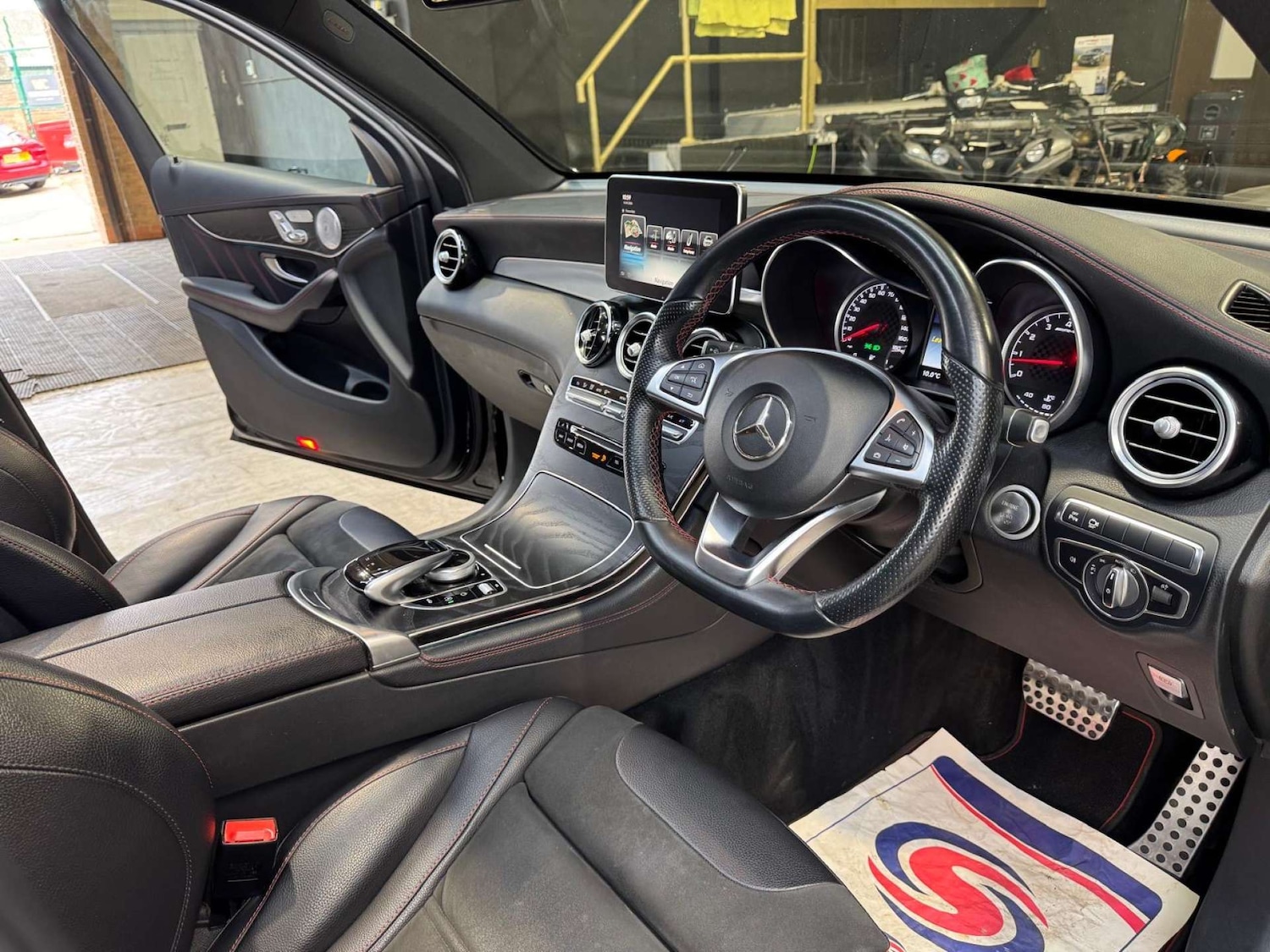 Used Mercedes-Benz GLC 2018 for sale - 77917747: Photo 3