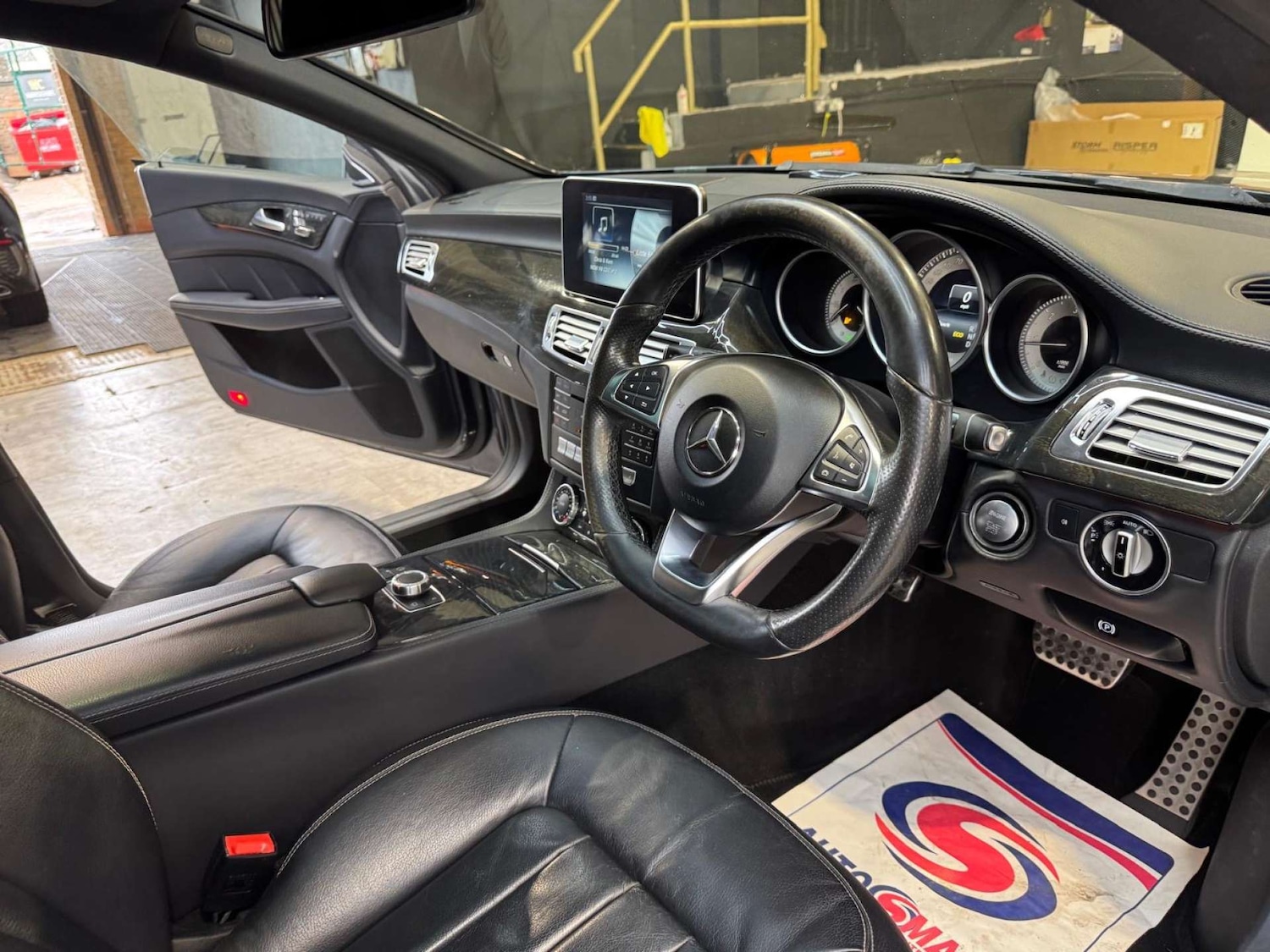 Used Mercedes-Benz CLS 2015 for sale - 77750327: Photo 3