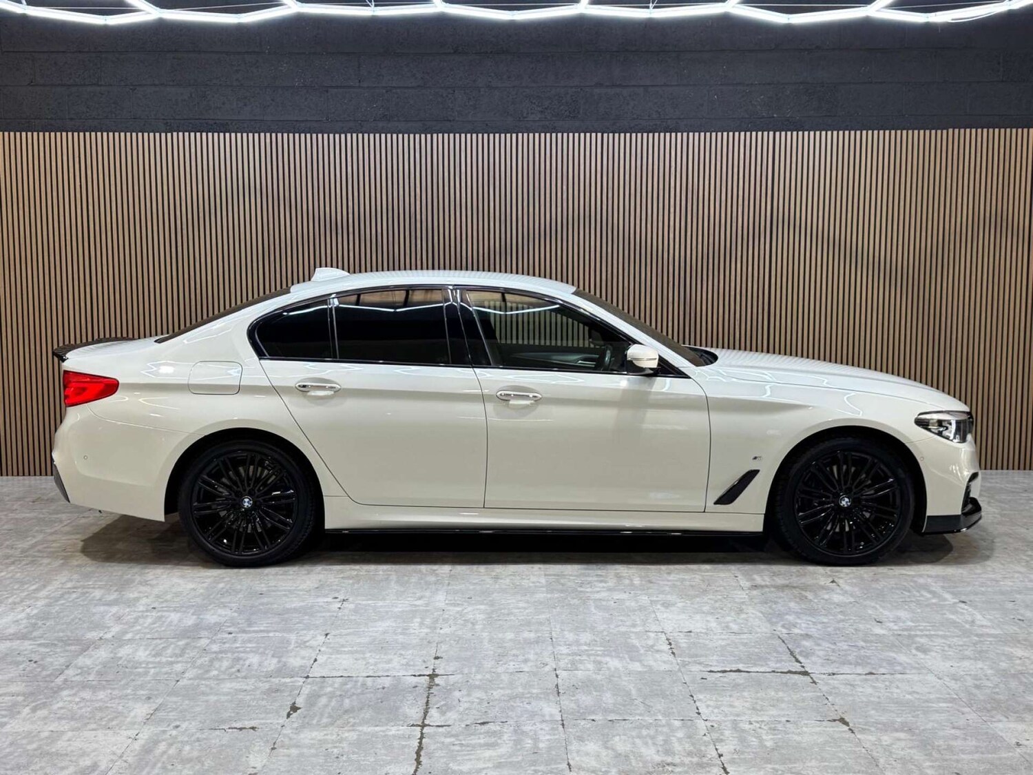 Used BMW 5 Series 2017 for sale - 77676604: Photo 14