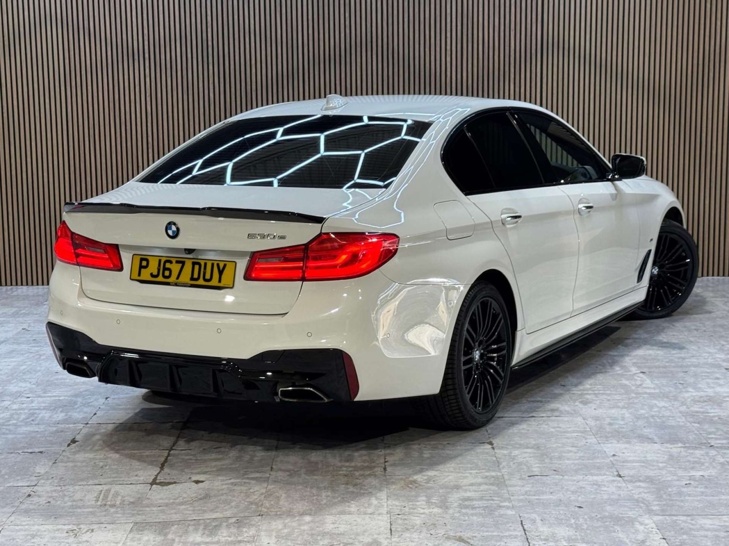 Used BMW 5 Series 2017 for sale - 77676604: Photo 2