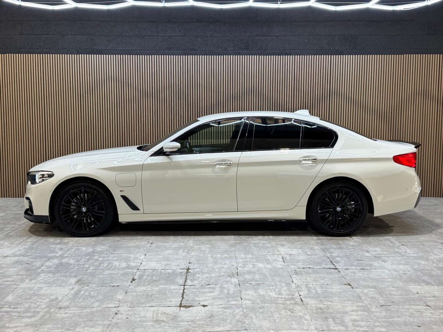 Used BMW 5 Series 2017 for sale - 77676604: Photo 27