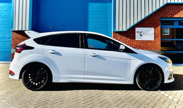 Used Ford Focus 2017 for sale - 76180073: Photo 2