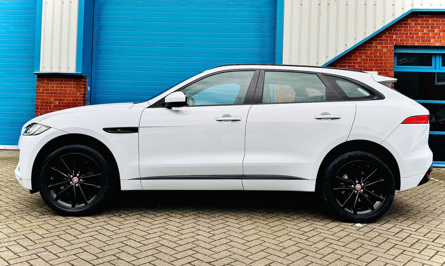 Used Jaguar F-Pace 2020 for sale - 76495887: Photo 2