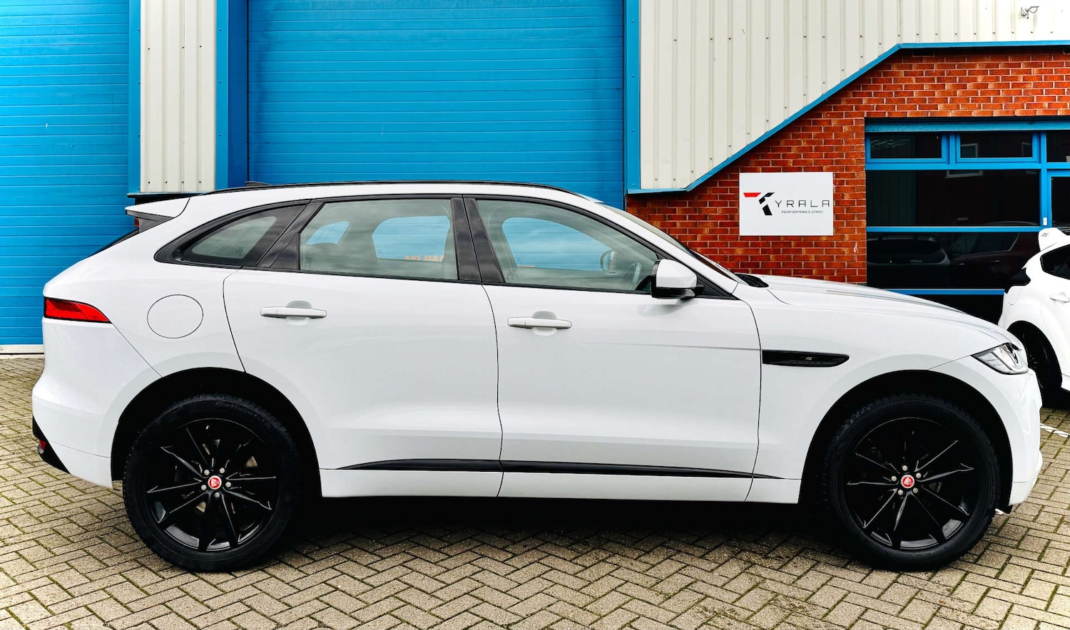 Used Jaguar F-Pace 2020 for sale - 76495887: Photo 3