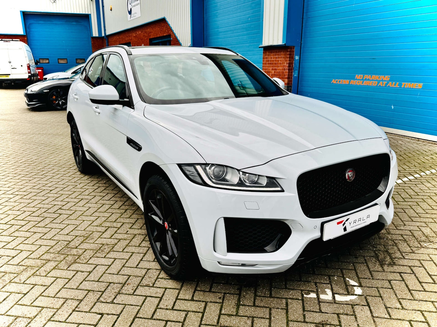 Used Jaguar F-Pace 2020 for sale - 76495887: Photo 6