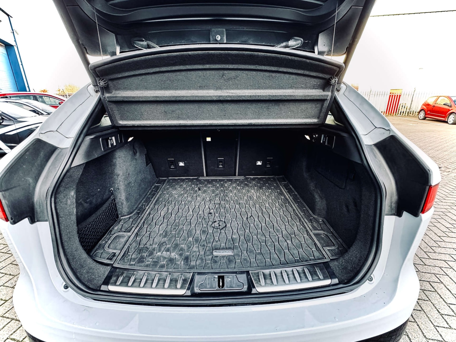 Used Jaguar F-Pace 2019 for sale - 76910578: Photo 17