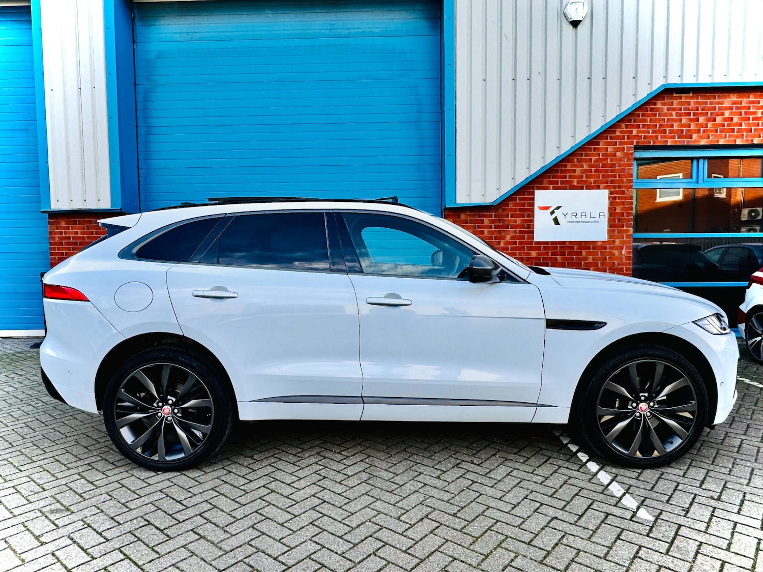 Used Jaguar F-Pace 2019 for sale - 76910578: Photo 2