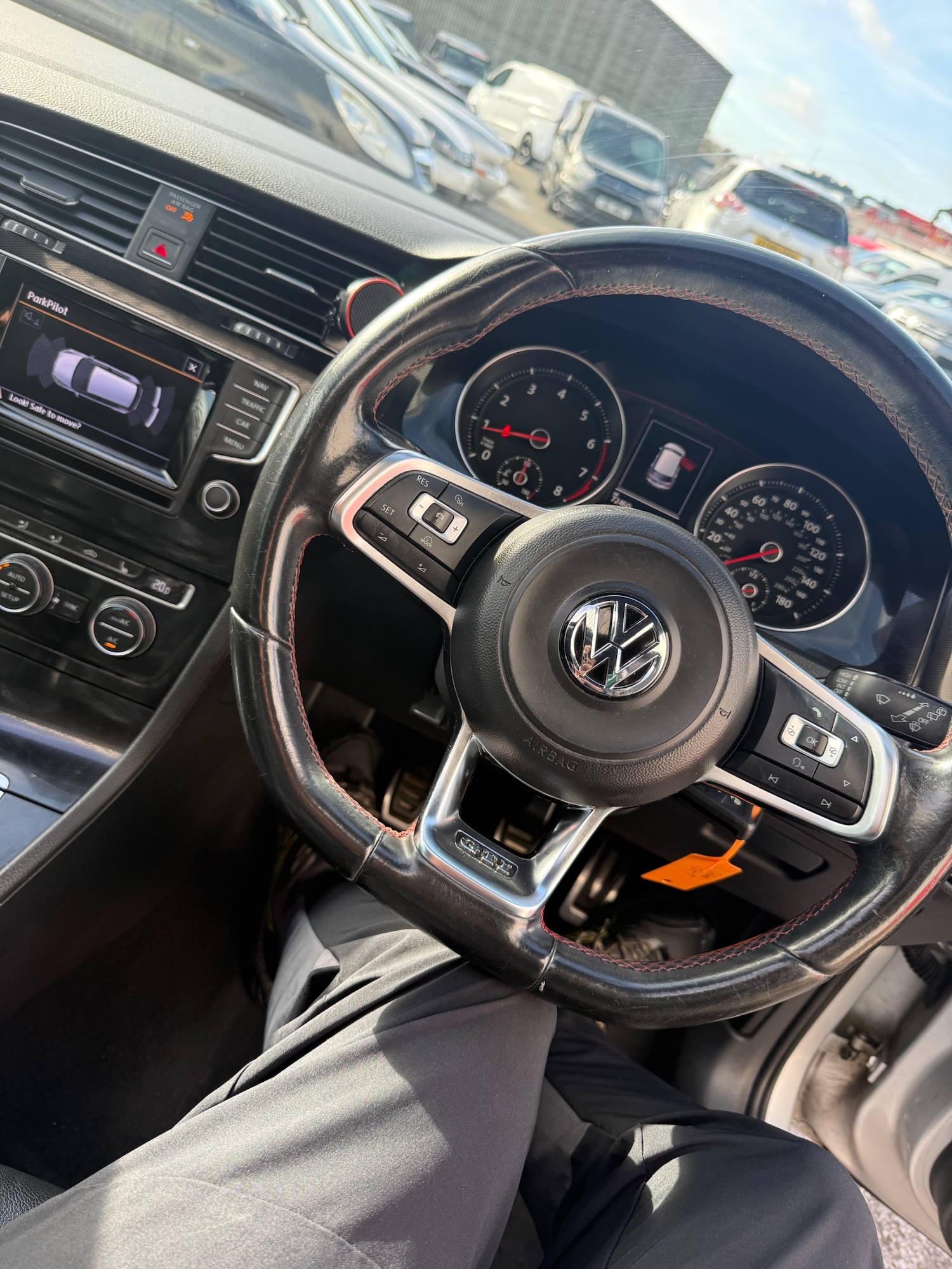Used Volkswagen Golf 2013 for sale - 77637066: Photo 2
