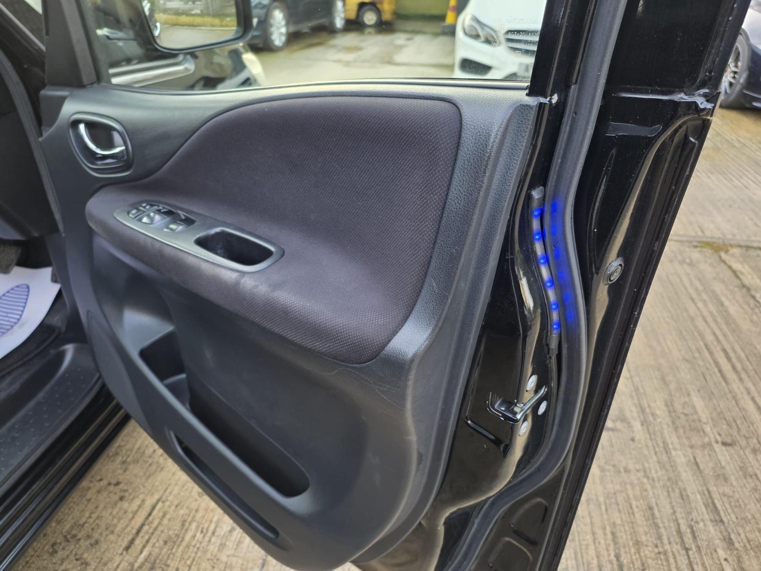 Used Nissan Serena 2025 for sale - 77865003: Photo 32