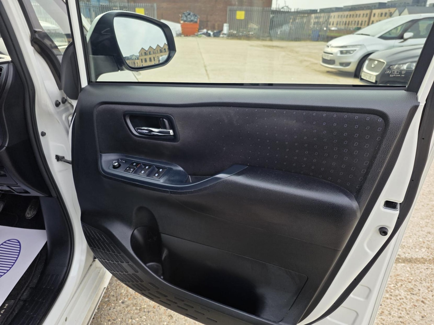 Used Toyota Noah 2015 for sale - 77982916: Photo 11