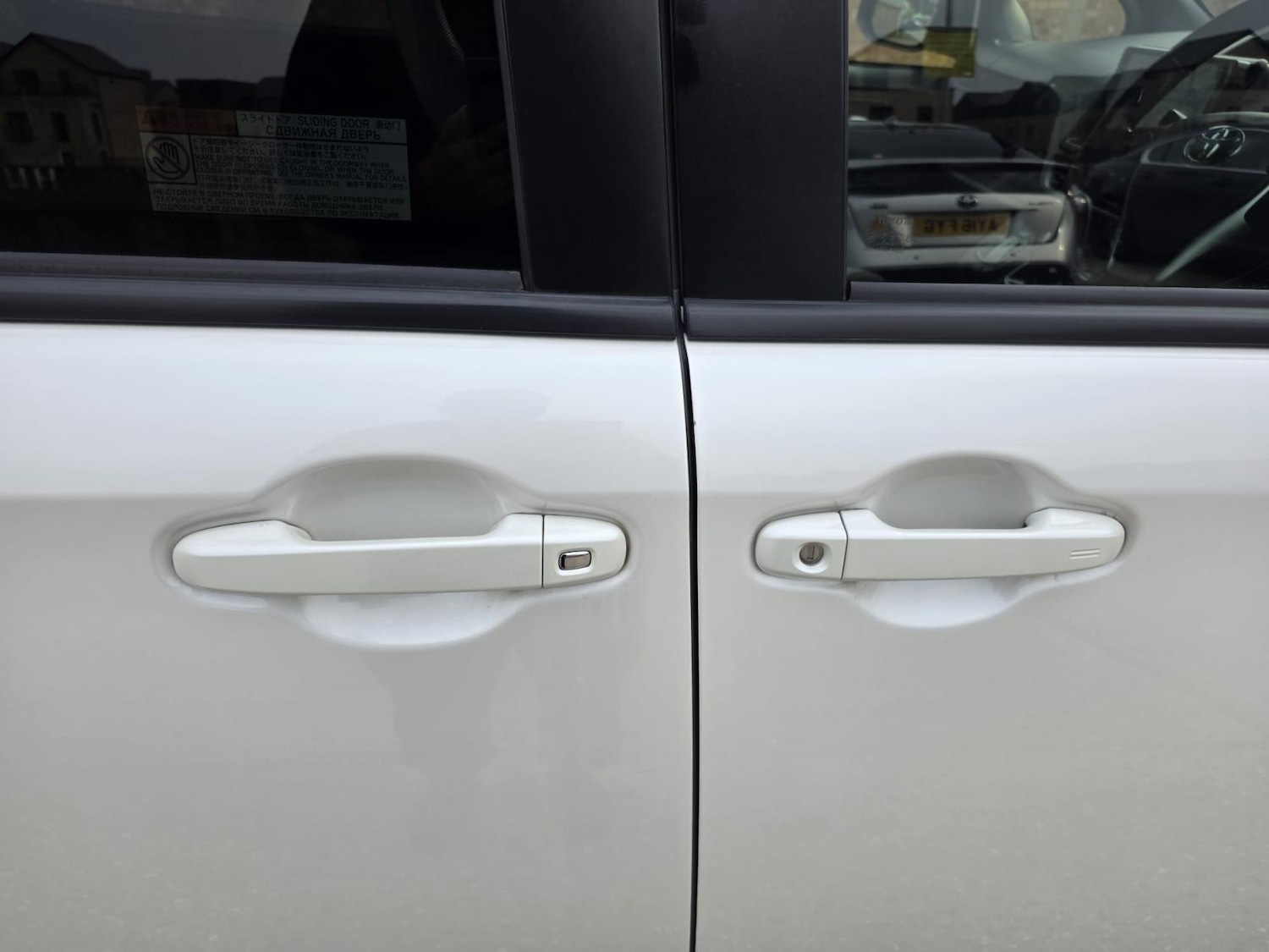 Used Toyota Noah 2015 for sale - 77982916: Photo 12