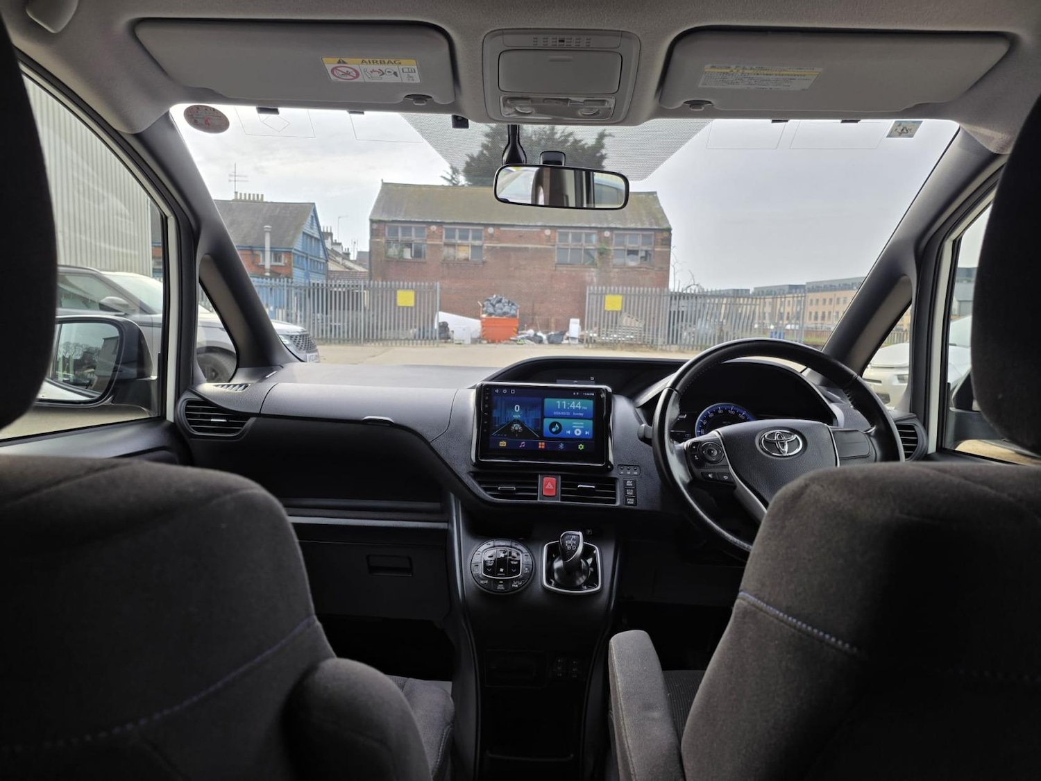 Used Toyota Noah 2015 for sale - 77982916: Photo 14