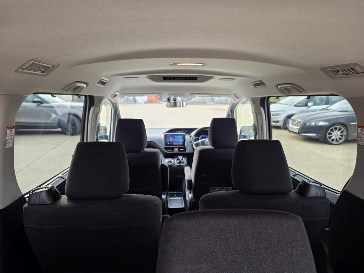 Used Toyota Noah 2015 for sale - 77982916: Photo 17