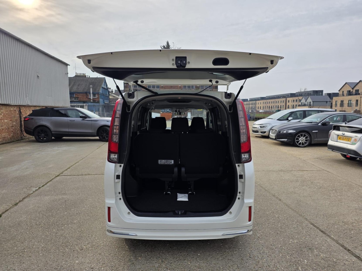 Used Toyota Noah 2015 for sale - 77982916: Photo 18