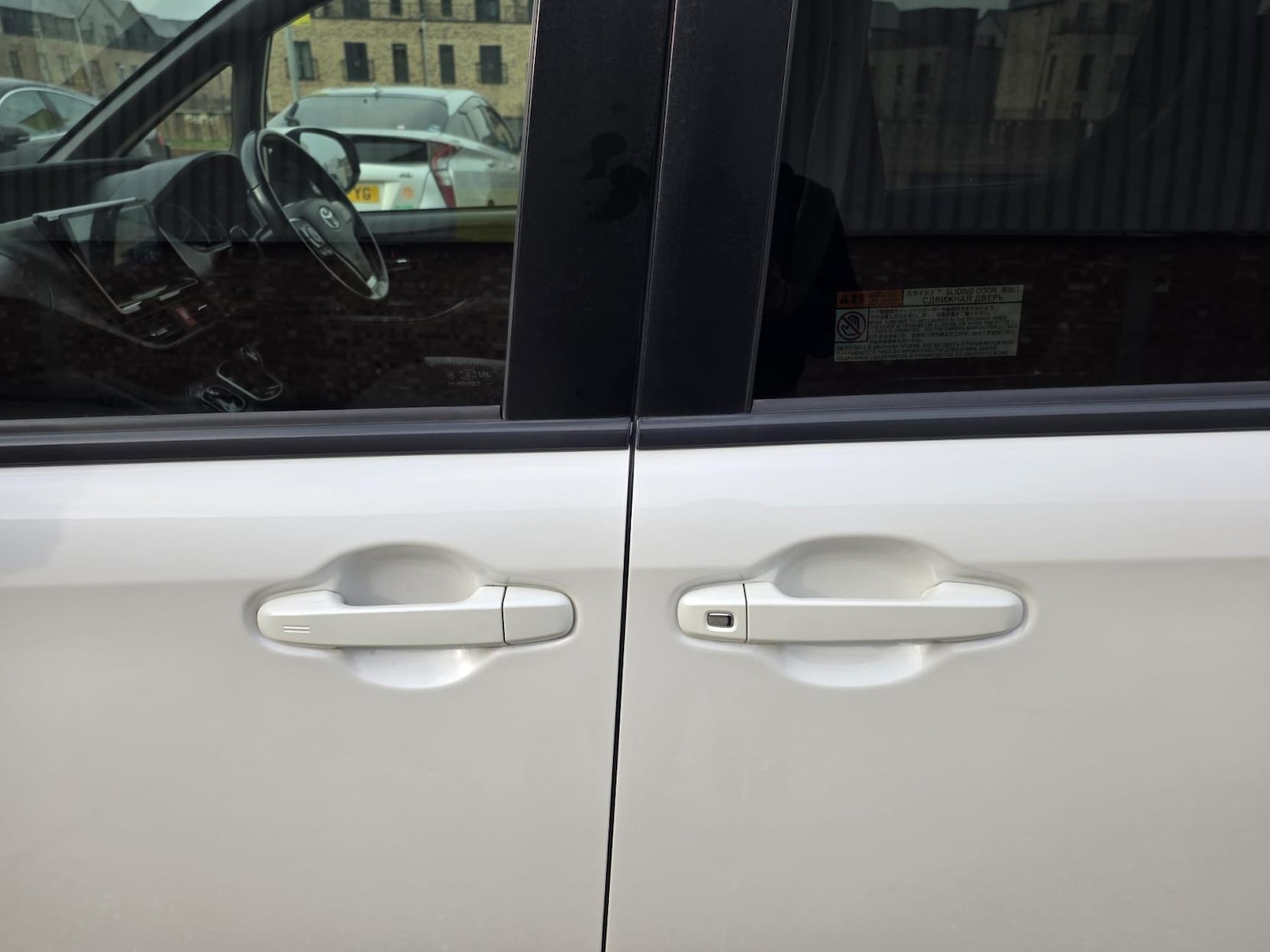 Used Toyota Noah 2015 for sale - 77982916: Photo 21