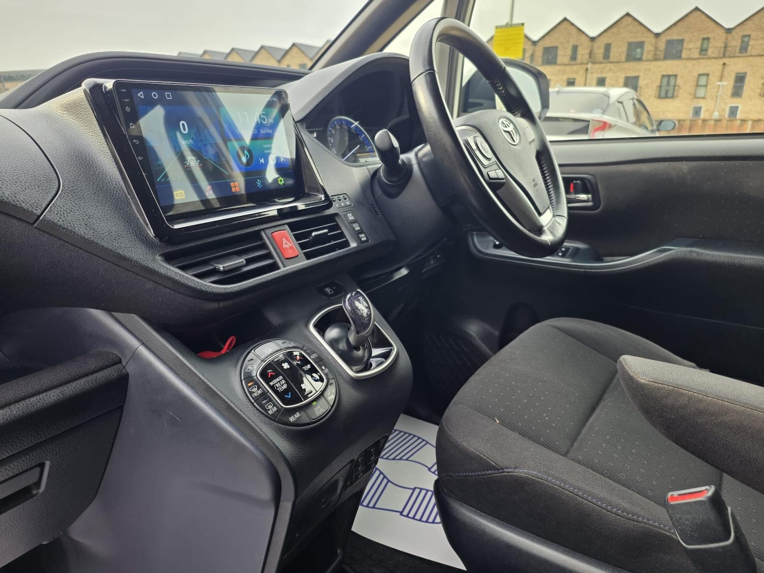 Used Toyota Noah 2015 for sale - 77982916: Photo 23