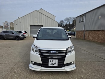 Used Toyota Noah 2015 for sale - 77982916: Photo