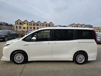 Used Toyota Noah 2015 for sale - 77982916: Photo