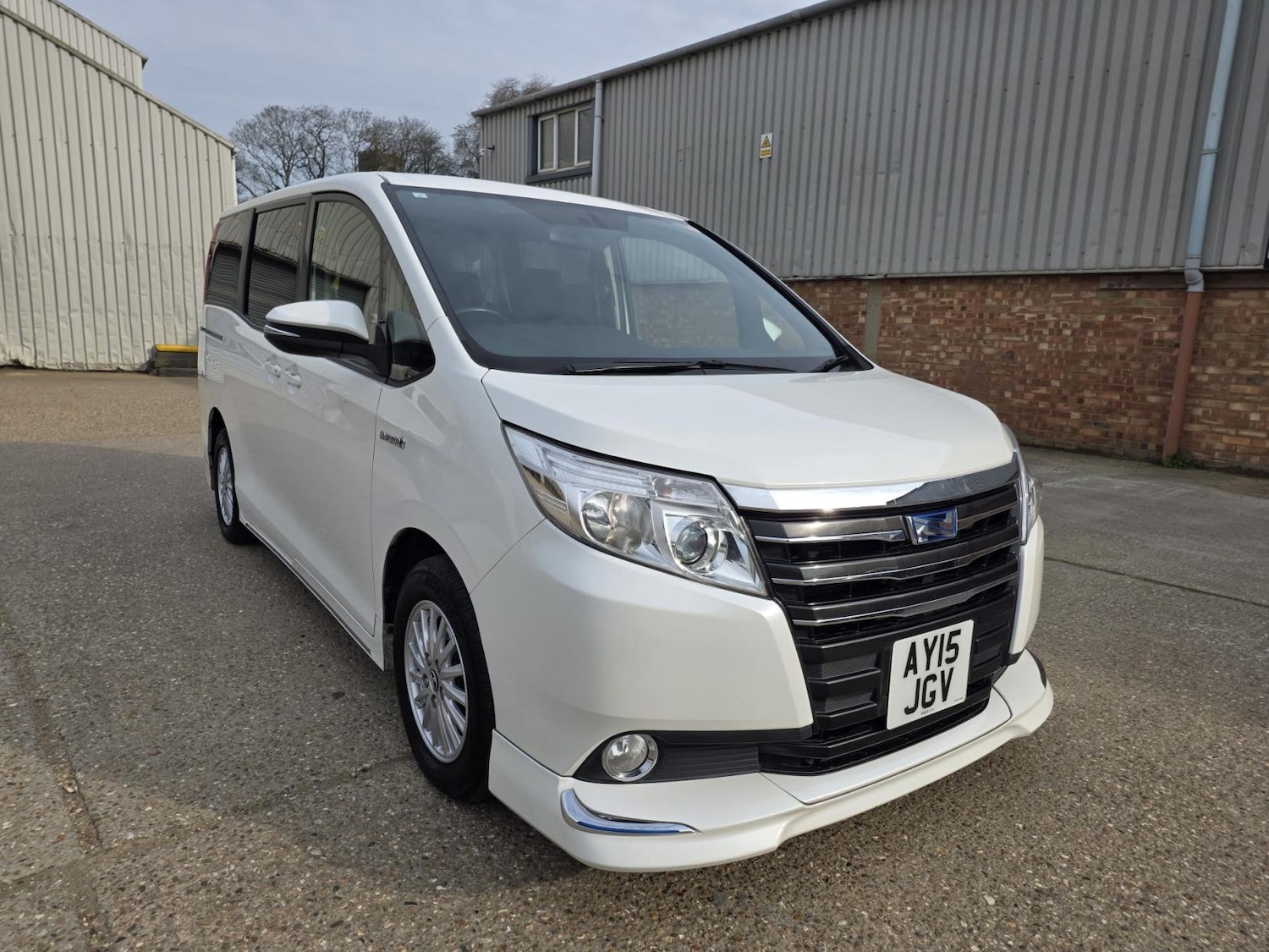 Used Toyota Noah 2015 for sale - 77982916: Photo 4