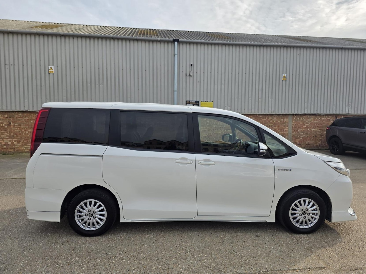 Used Toyota Noah 2015 for sale - 77982916: Photo 5