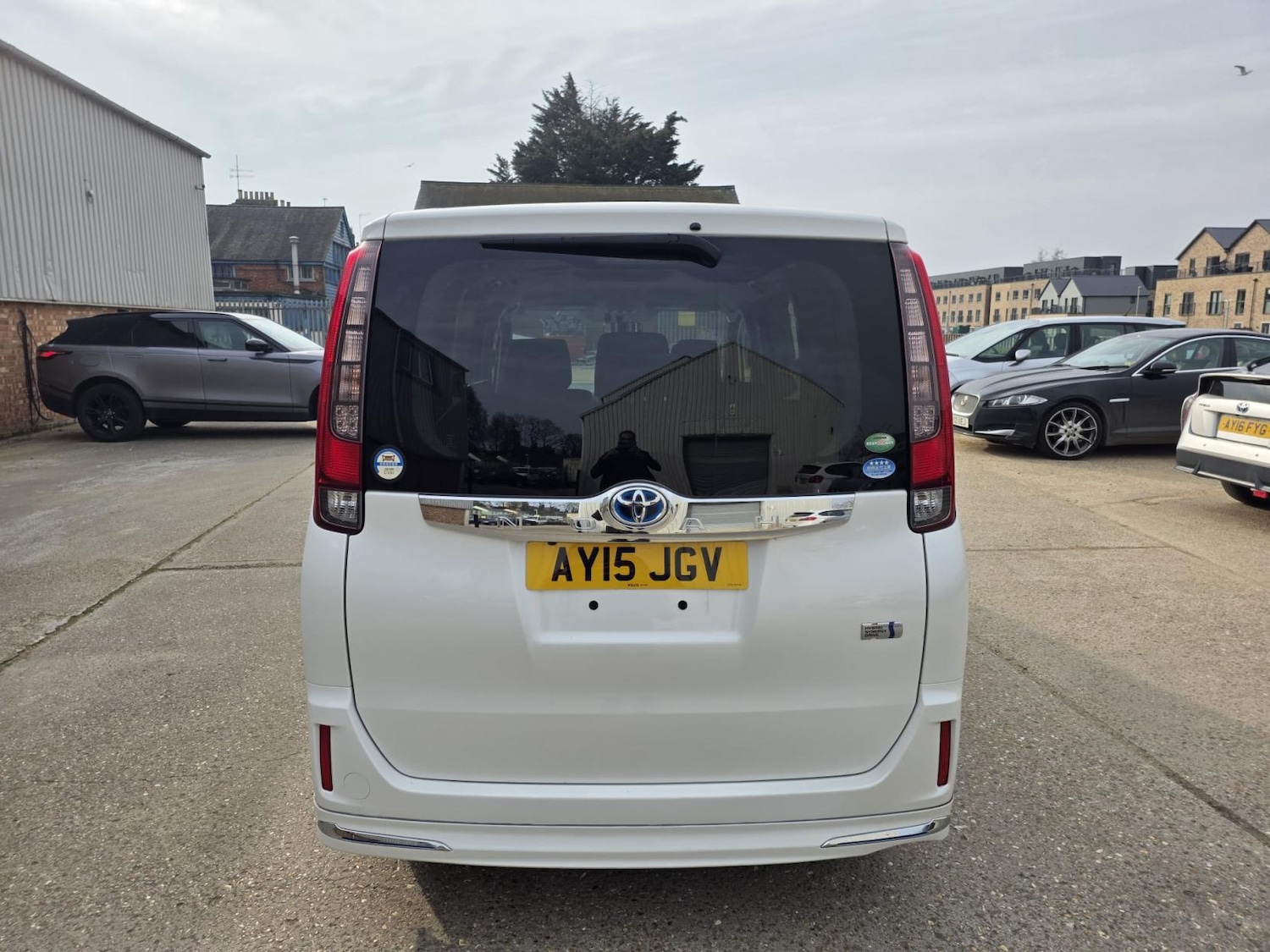 Used Toyota Noah 2015 for sale - 77982916: Photo 6
