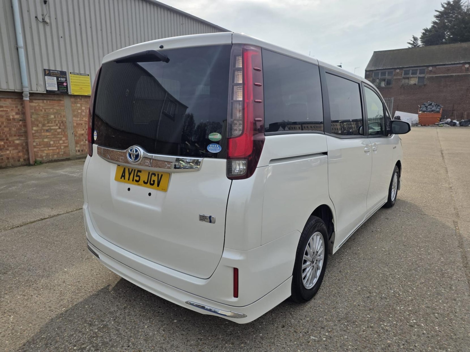 Used Toyota Noah 2015 for sale - 77982916: Photo 7