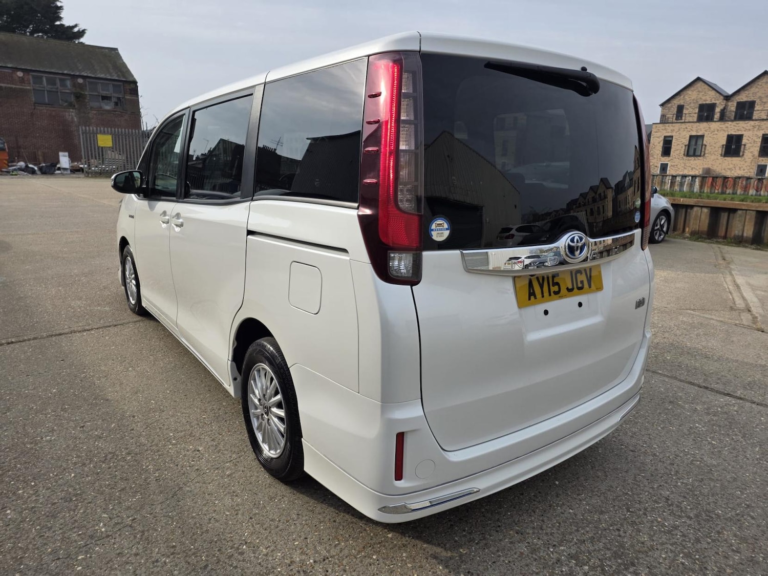 Used Toyota Noah 2015 for sale - 77982916: Photo 9