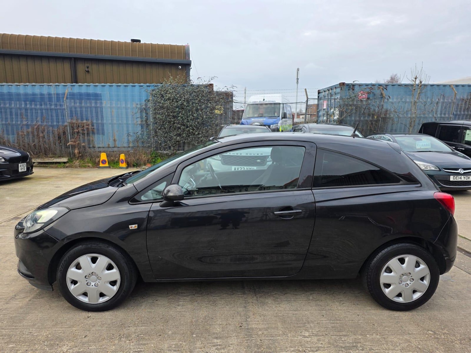 Used Vauxhall Corsa 2015 for sale - 77941600: Photo 2