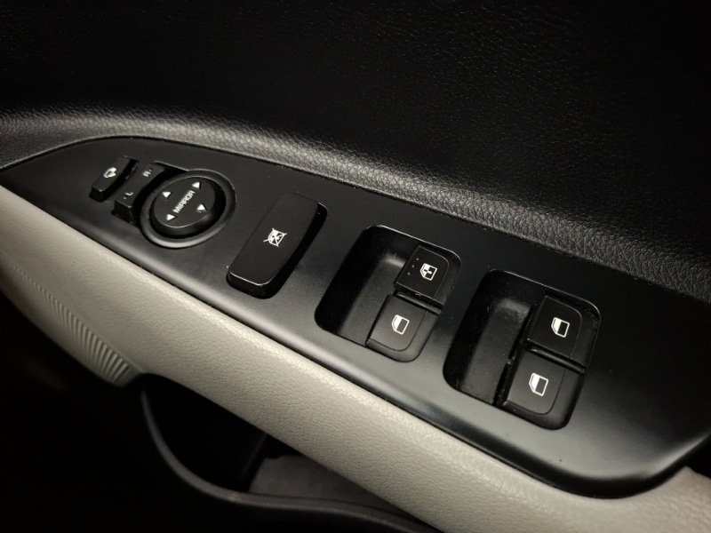 Used Kia Stonic 2018 for sale - 76478440: Photo 19