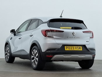 Used Renault Captur 2023 for sale - 79298471: Photo