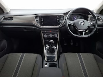 Used Volkswagen T-Roc 2018 for sale - 77881621: Photo