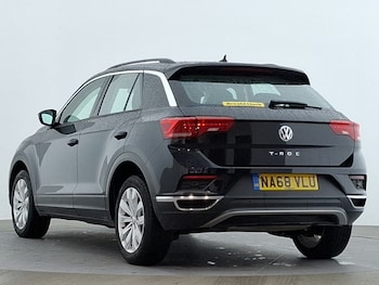 Used Volkswagen T-Roc 2018 for sale - 77881621: Photo