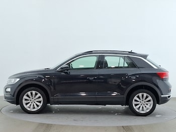 Used Volkswagen T-Roc 2018 for sale - 77881621: Photo