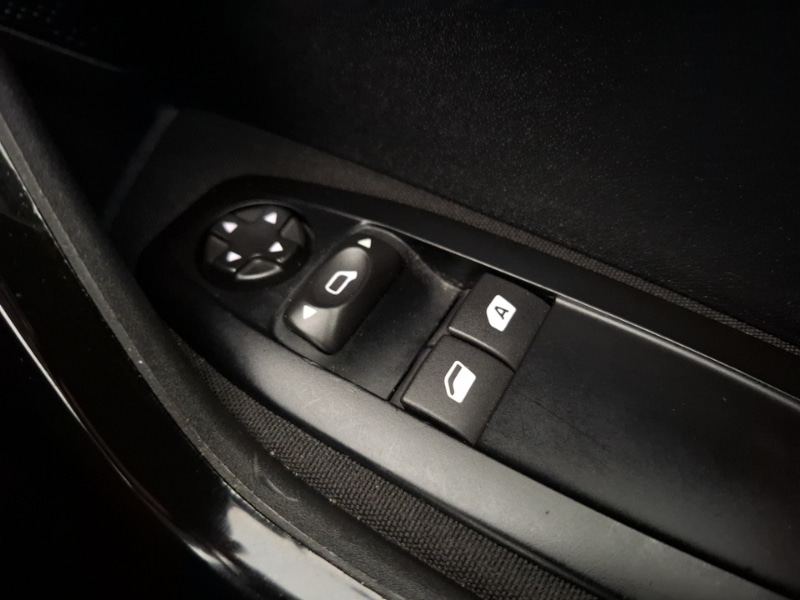 Used Peugeot 208 2017 for sale - 77921991: Photo 19