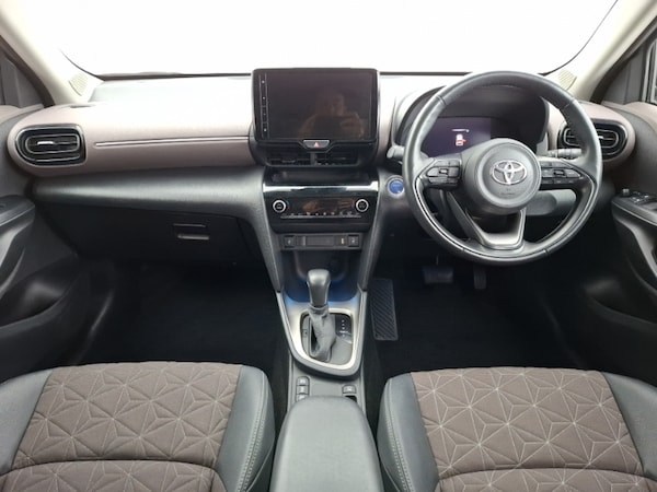 Used Toyota Yaris Cross 2022 for sale - 76230028: Photo 2