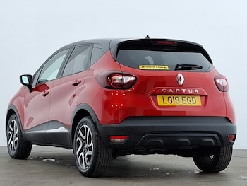 Used Renault Captur 2019 for sale - 76602308: Photo