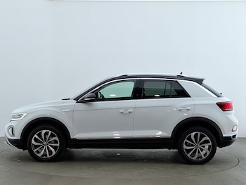 Used Volkswagen T-Roc 2022 for sale - 77669509: Photo