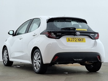 Used Toyota Yaris 2023 for sale - 77433248: Photo