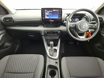 Used Toyota Yaris 2022 for sale - 77948107: Photo